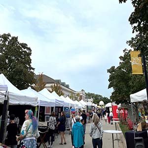 deer-park-crowd-1-scaled